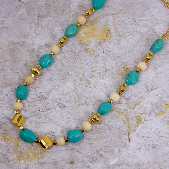 Turquoise stone necklace mixed with white wood beads and gold beads. - Picture 10 of 12
